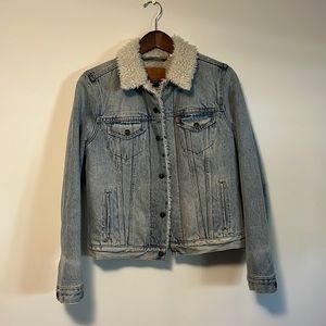 Levis Women’s Sherpa Trucker Jacket